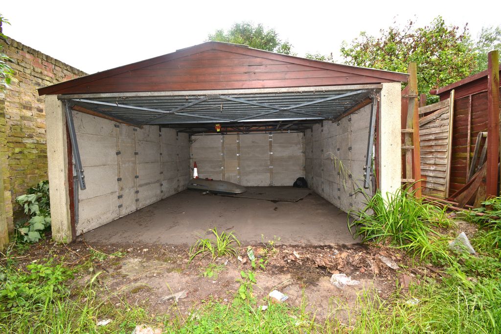 Property photo 2 of 5