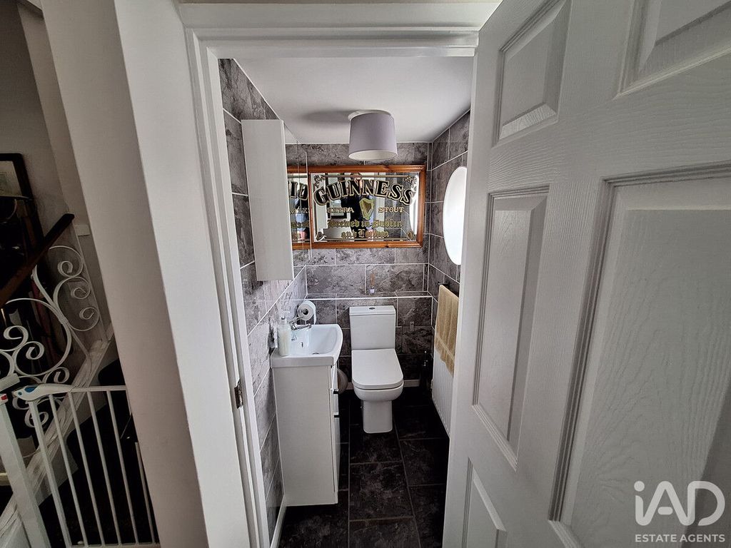 Property photo 3 of 28