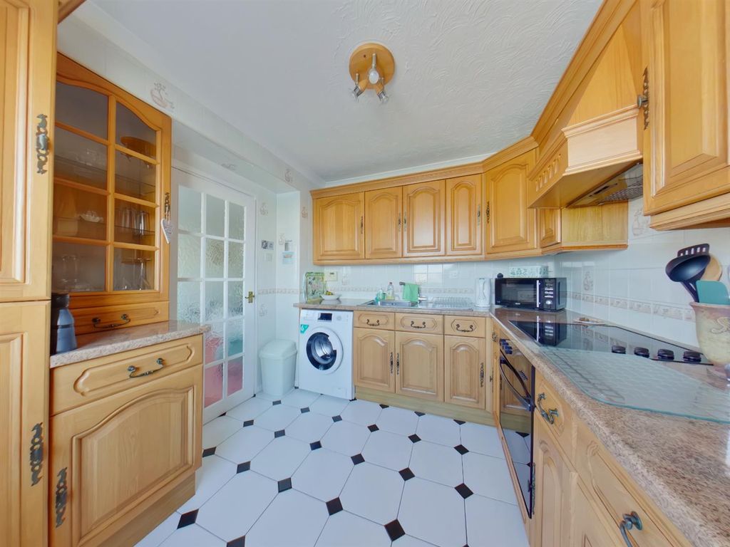 Property photo 3 of 15 Kitchen (11).Jpg