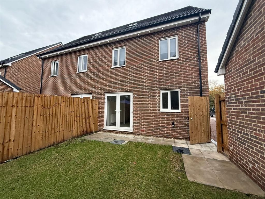 Property photo 2 of 16 Fad2F222-05ba-48F5-Af68-Ec244Eb399E2.Jpg