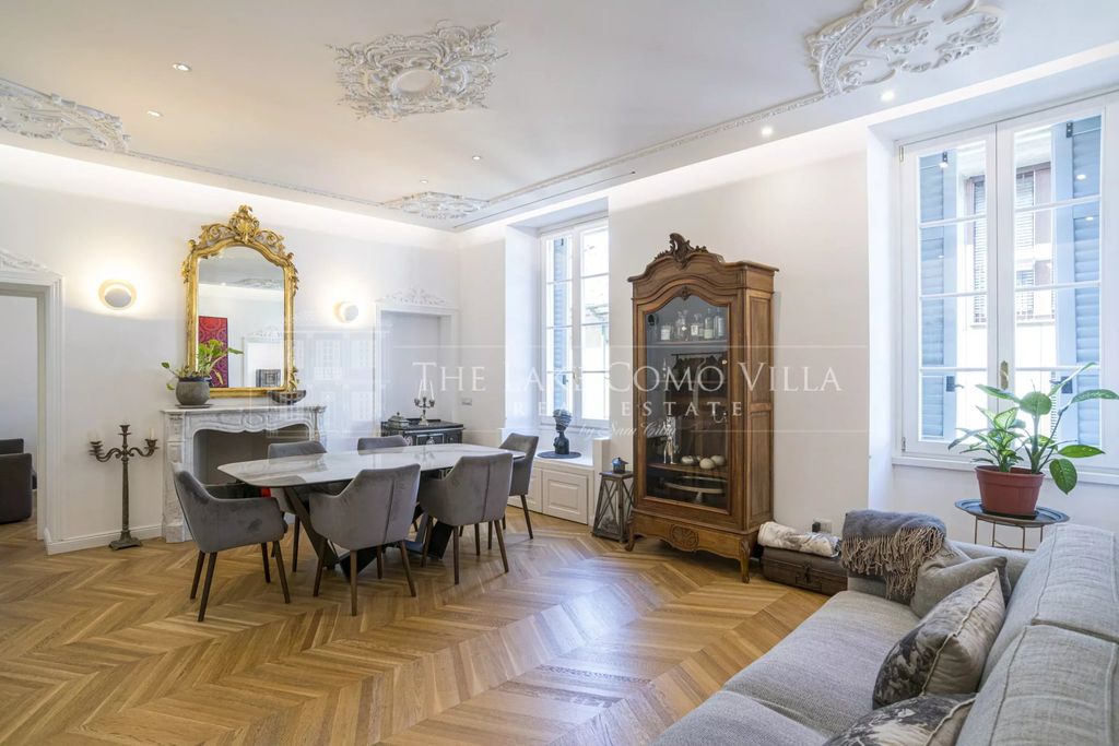 Property photo 2 of 19 The Lake Como Villa- Via Volta Appartamento