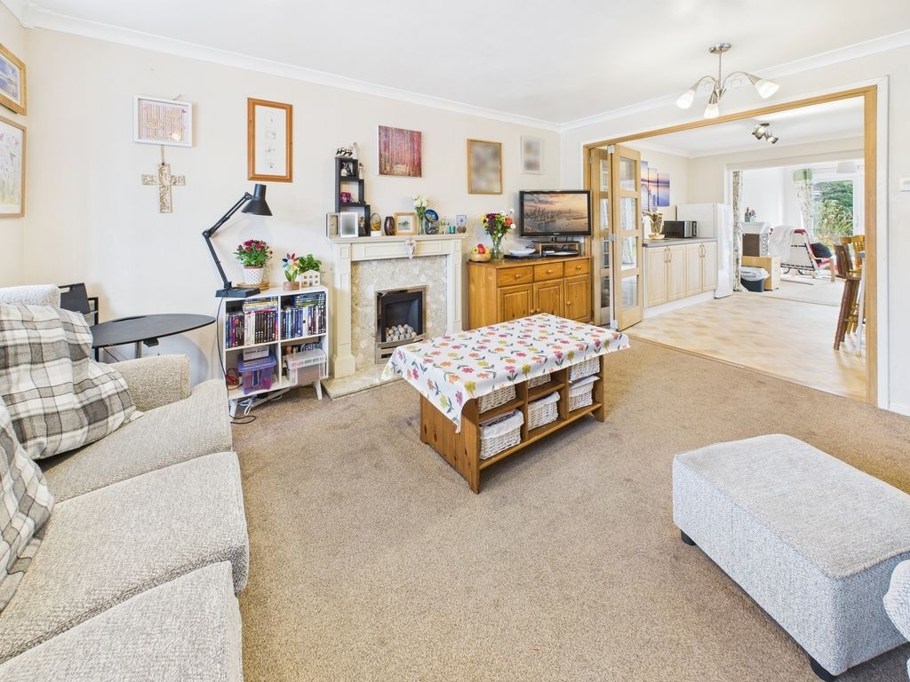 Property photo 2 of 19 Lounge