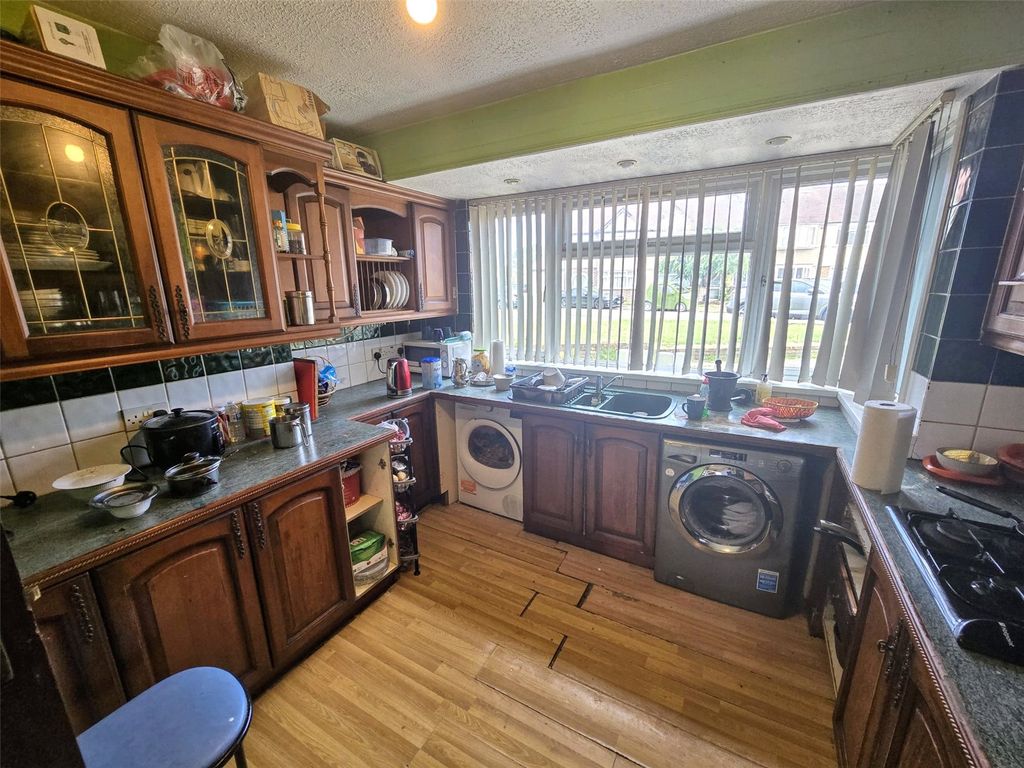 Property photo 3 of 9 Kitchen