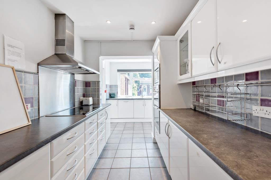 Property photo 2 of 10 Kitchen