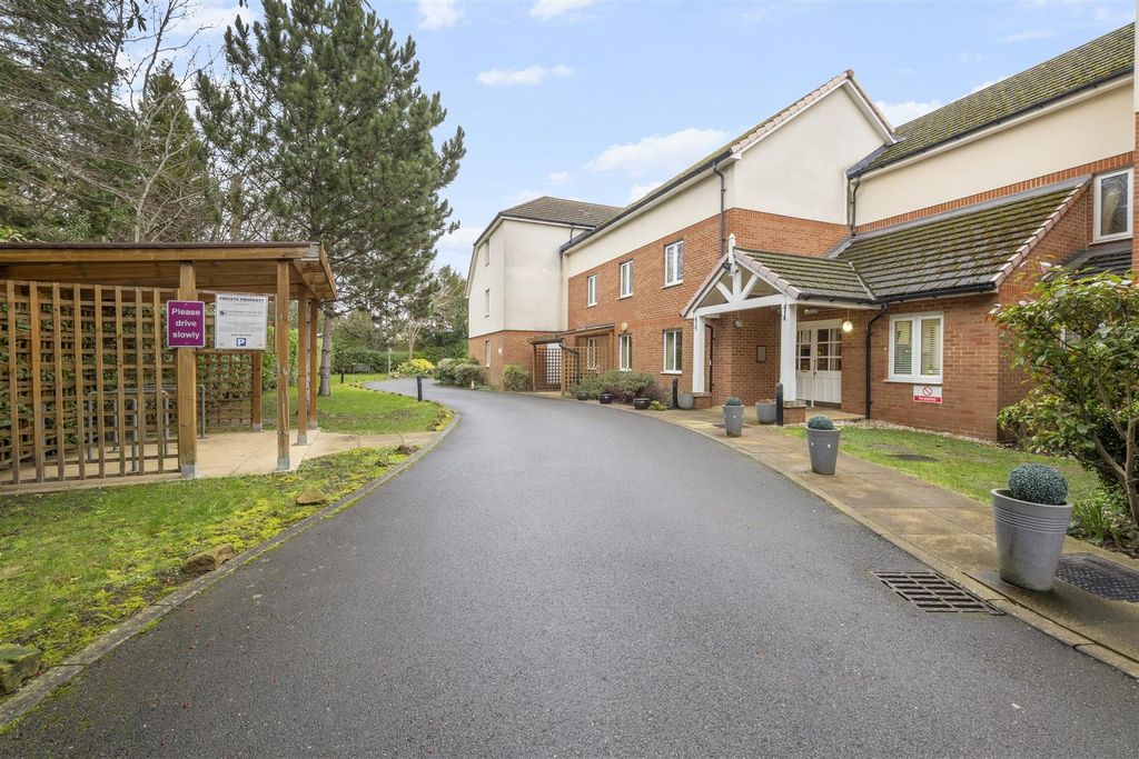 Property photo 1 of 14 Calverley Court 33-004.Jpg