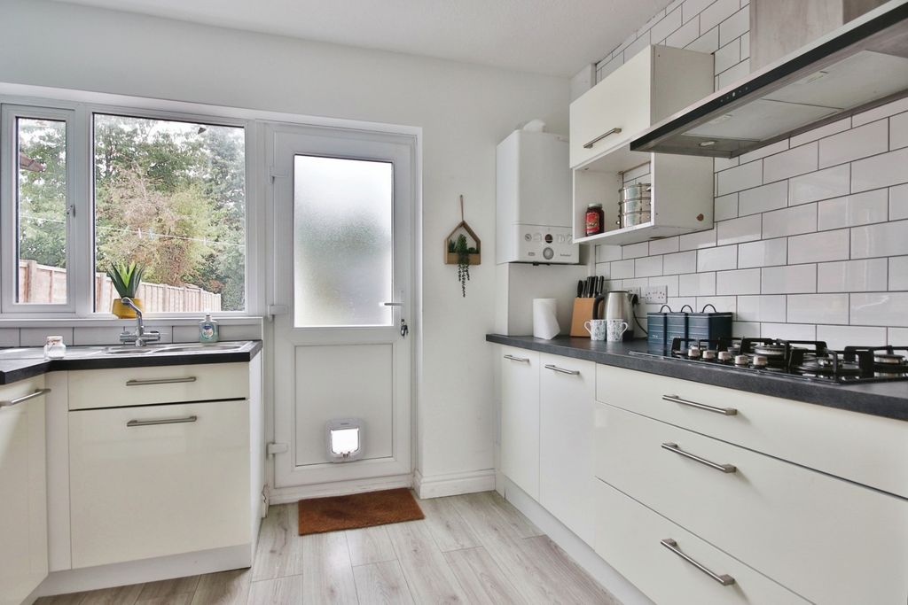 Property photo 2 of 13 3353296