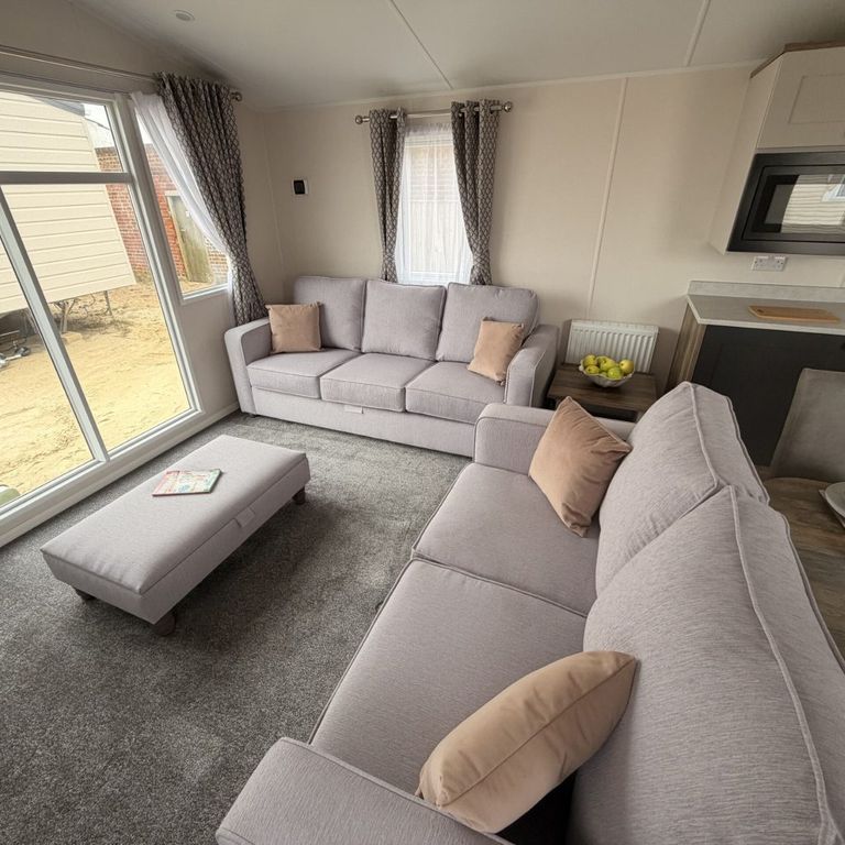 Property photo 2 of 5 Front Room.Jpg