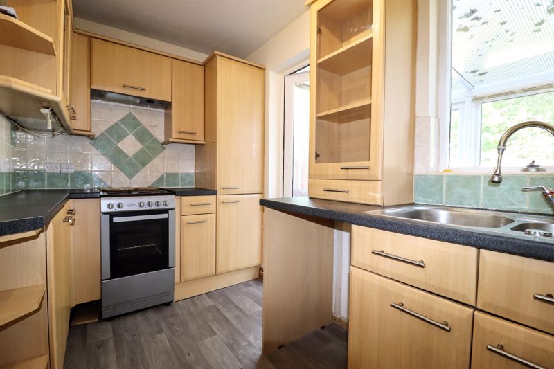 Property photo 2 of 11 Kitchen