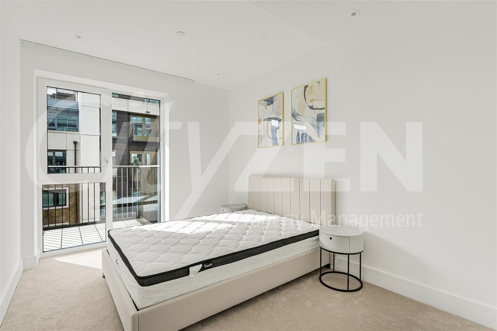 Property photo 3 of 24 Bedroom