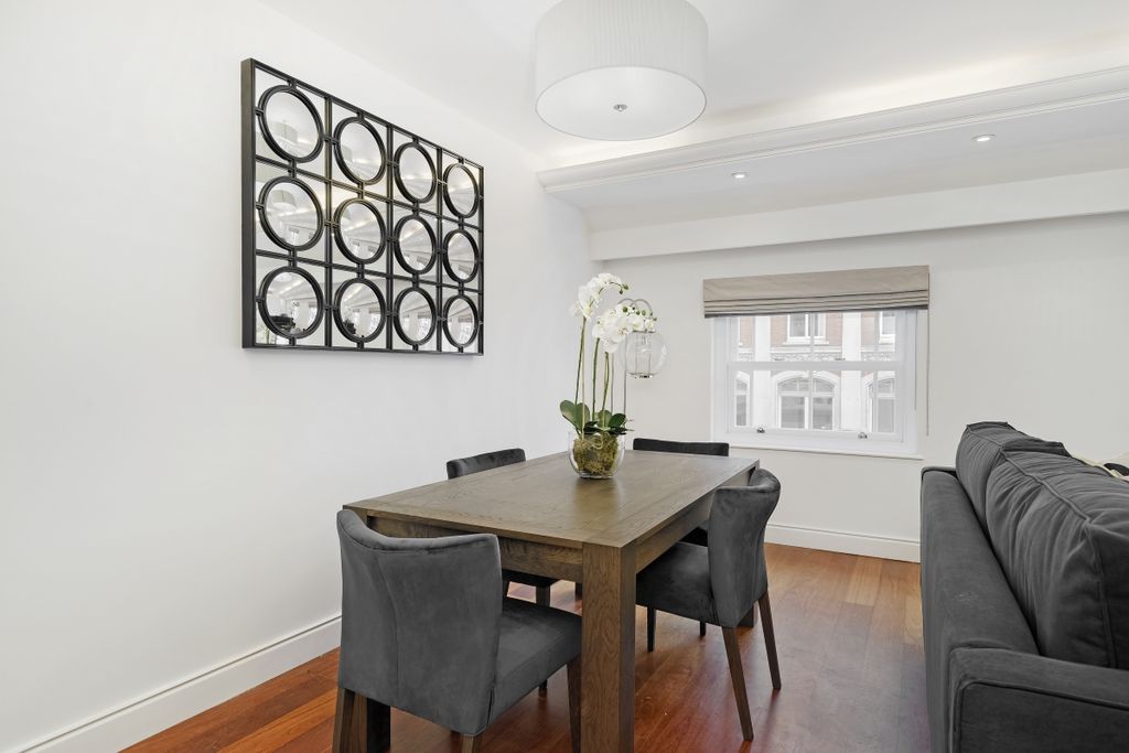 Property photo 3 of 17 Crown Estate Flat...