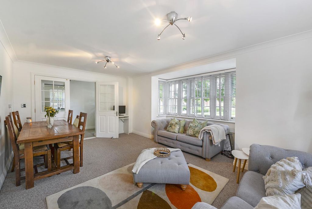 Property photo 3 of 11 Lounge/Diner