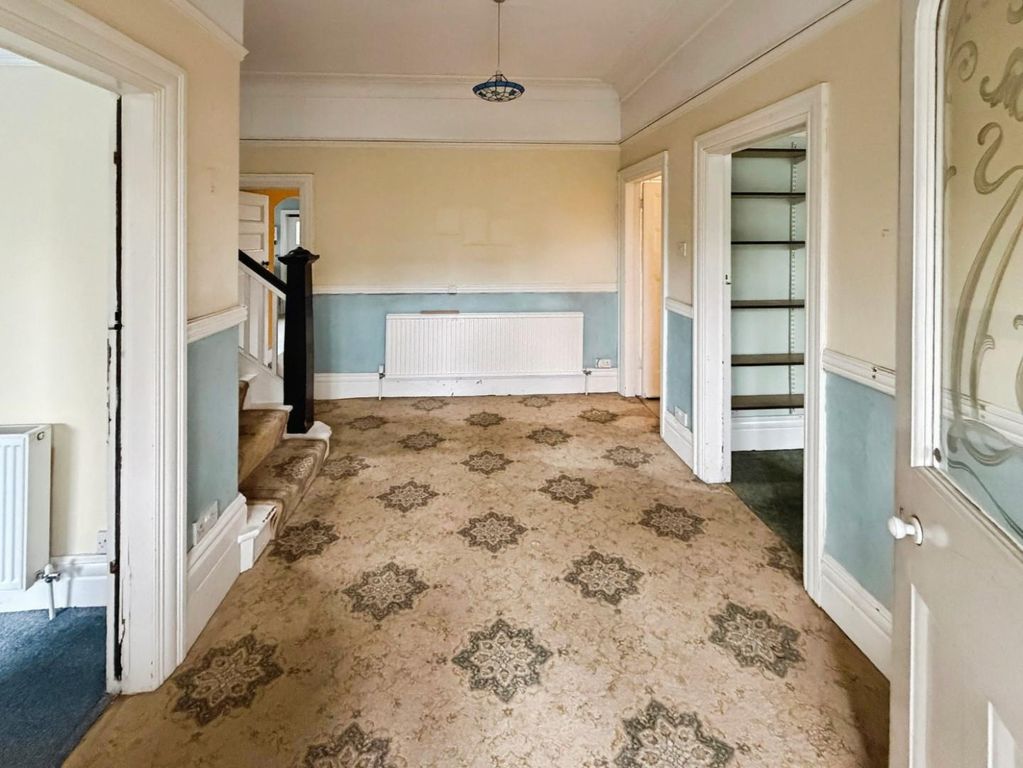 Property photo 3 of 20 5A2B24Fc-Photo 2006-03-2026 2C 2010 2011 2037.Jpg