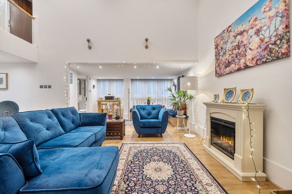 Property photo 2 of 23