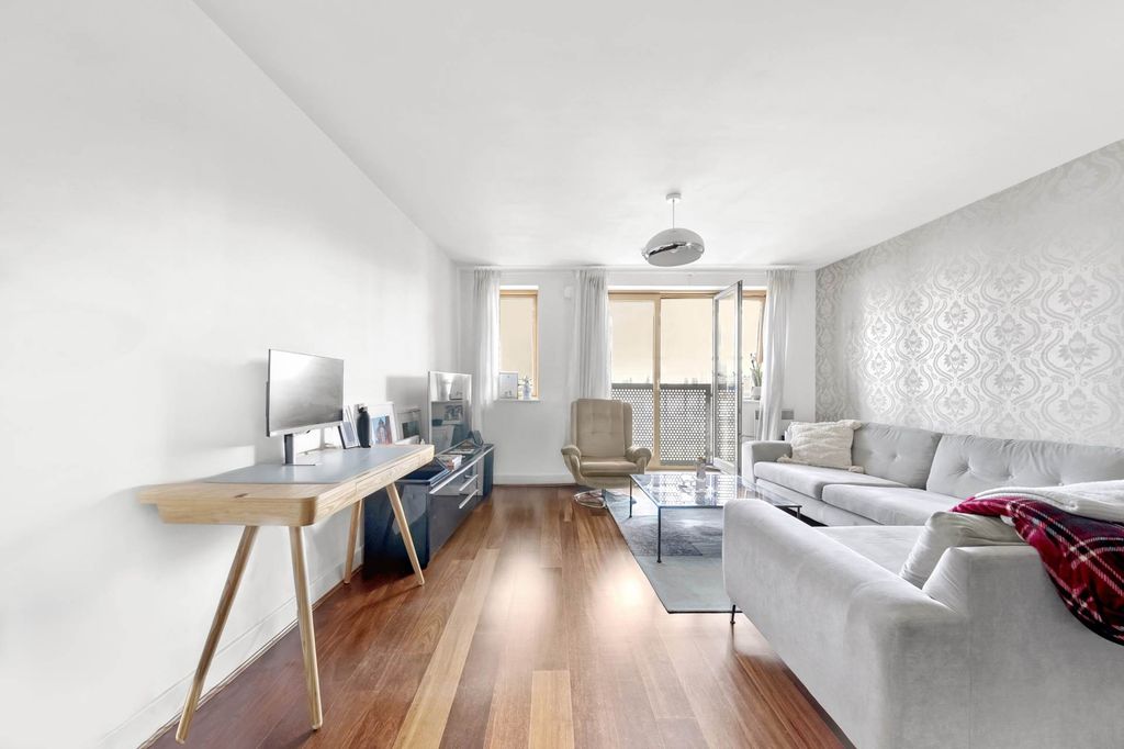 Property photo 2 of 8