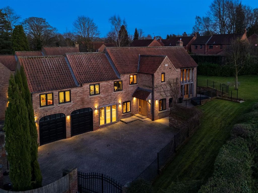 Property photo 1 of 25 Introduction