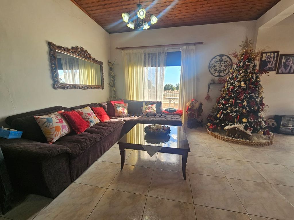 Property photo 2 of 20