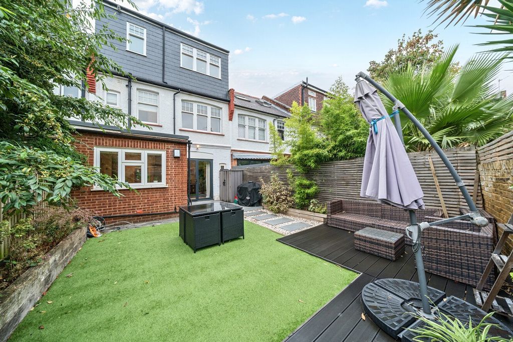 Property photo 2 of 16 Picture No. 13