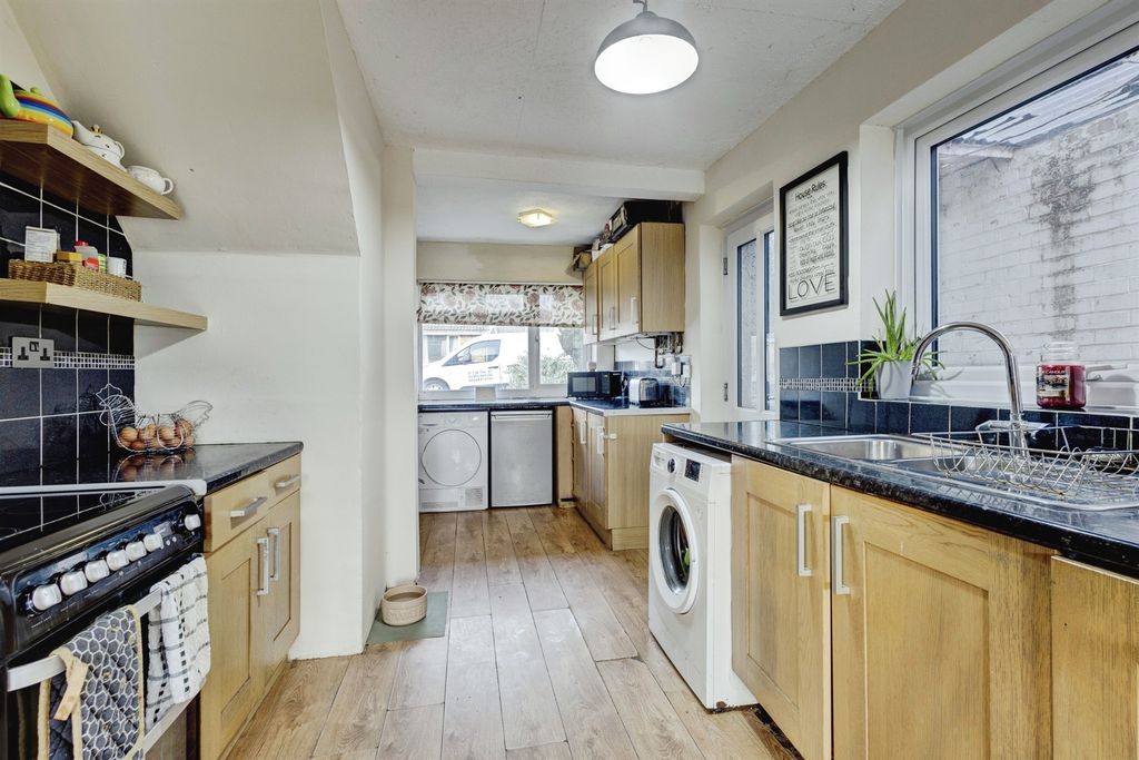 Property photo 3 of 16