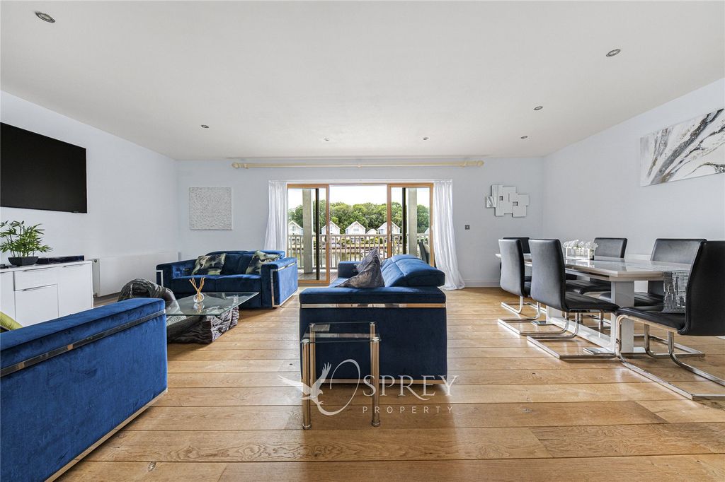 Property photo 3 of 27 Picture No. 32