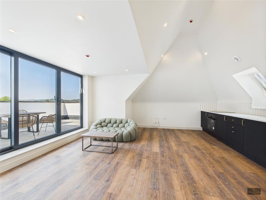 Property photo 1 of 8 Cam02887G0-Pr0446-Still021.Jpg