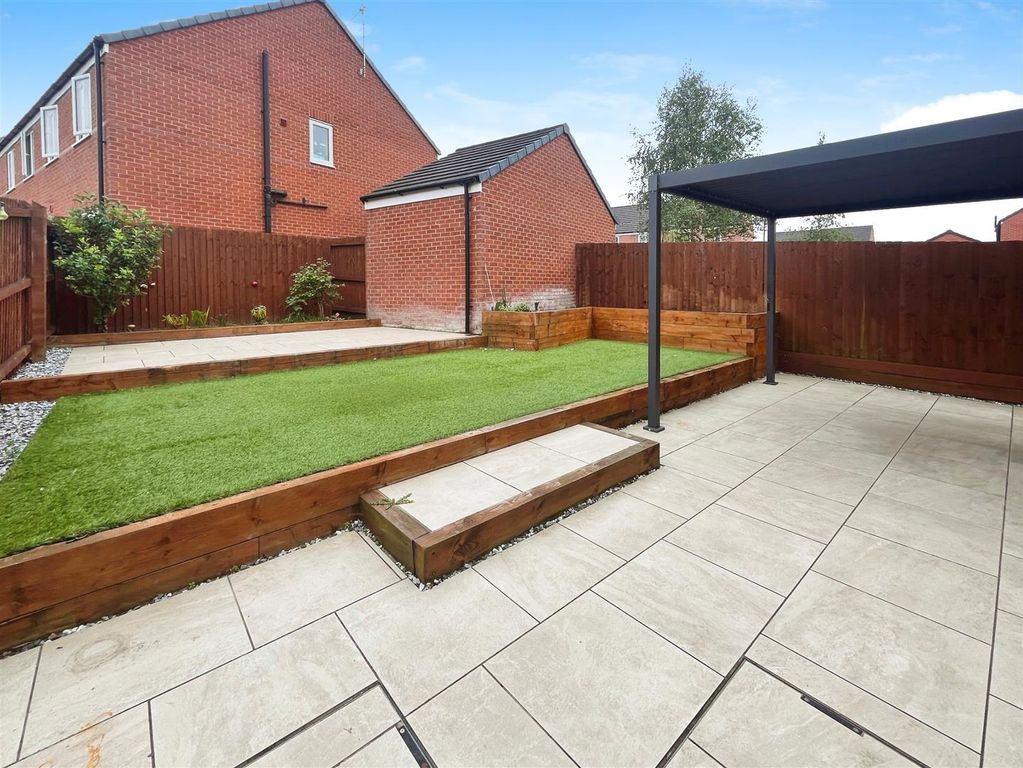 Property photo 1 of 16 External