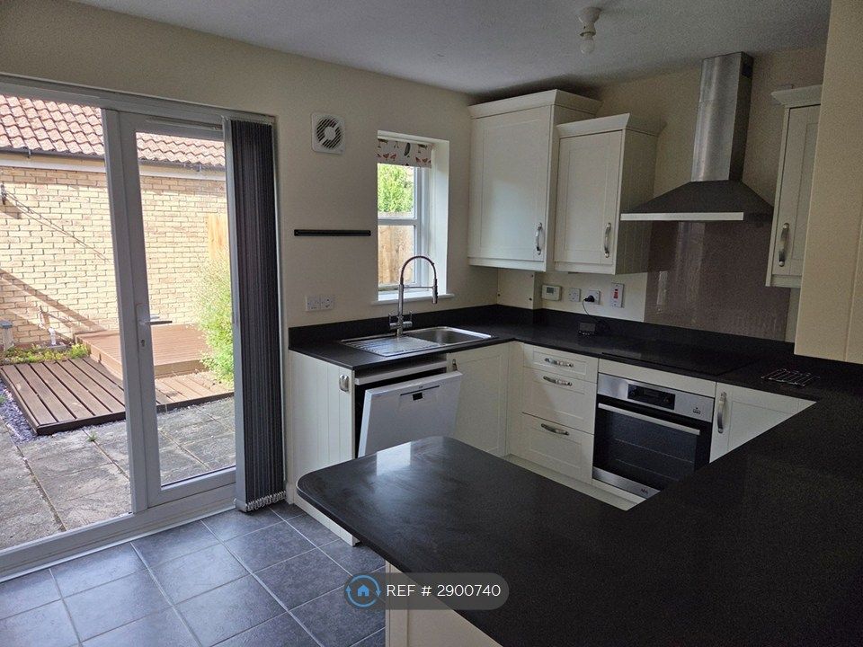 Property photo 2 of 27