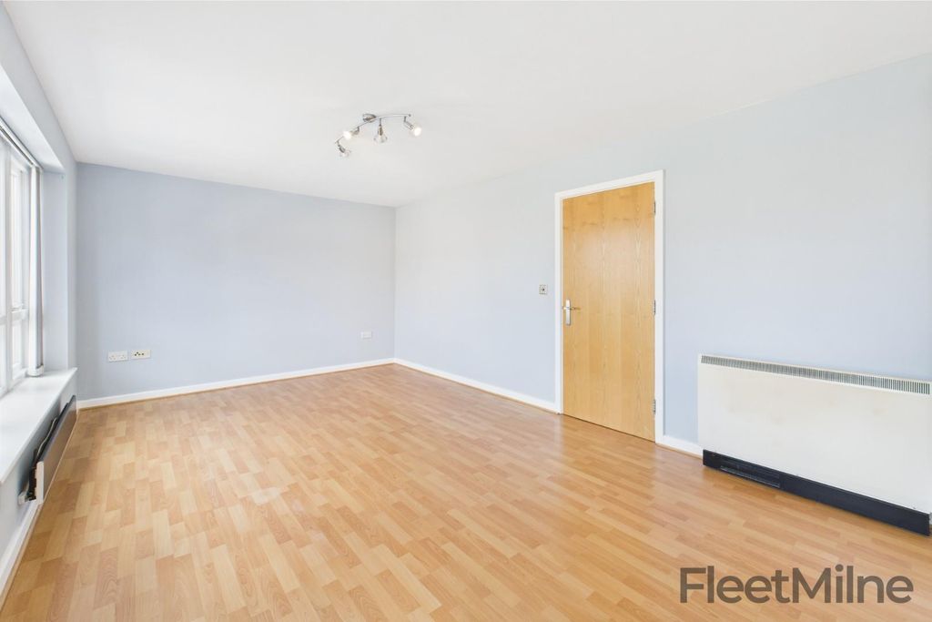 Property photo 2 of 19 Living/Dining Room