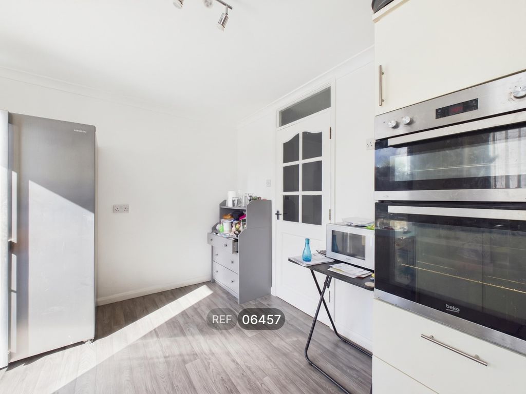 Property photo 3 of 13 Kitchen
