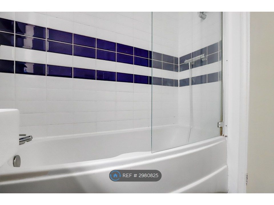 Property photo 3 of 13 Bathroom2