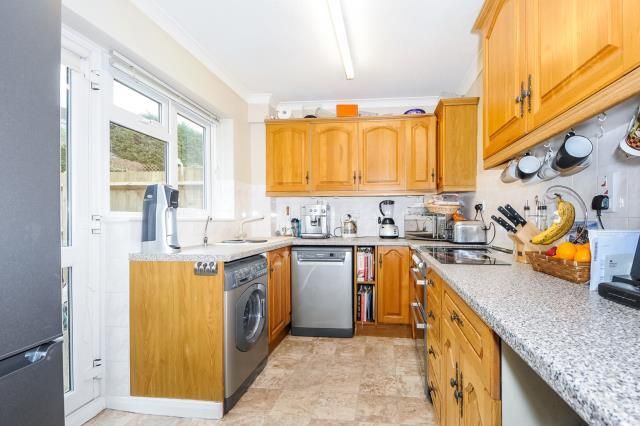 Property photo 2 of 10 Kitchen