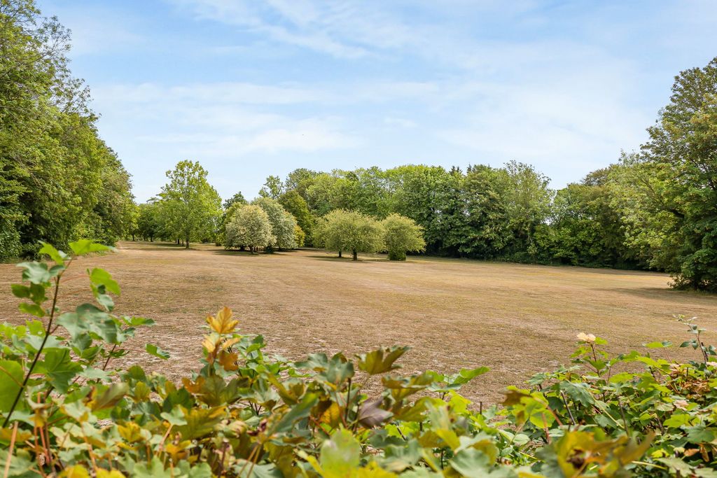 Property photo 2 of 53