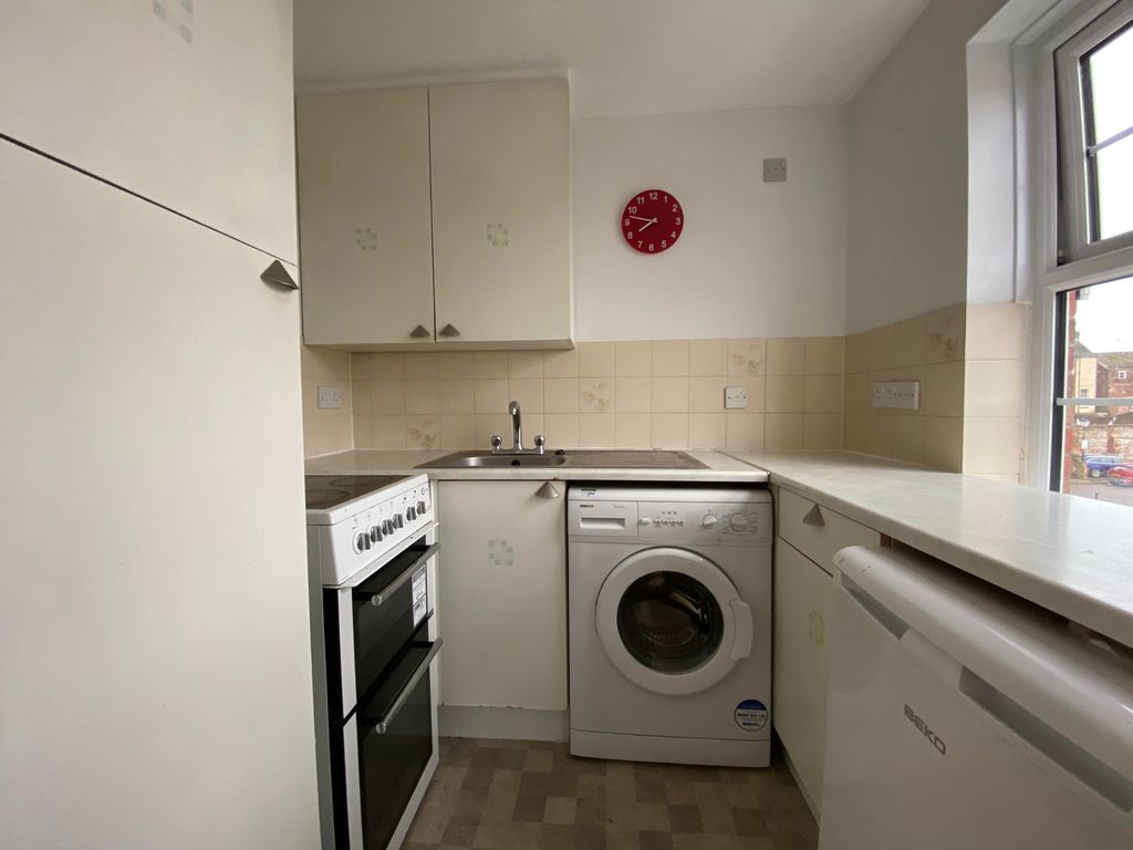 Property photo 3 of 5 Kitchen