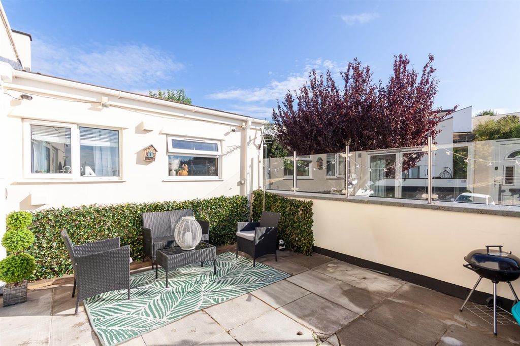Property photo 2 of 10 Sun Terrace