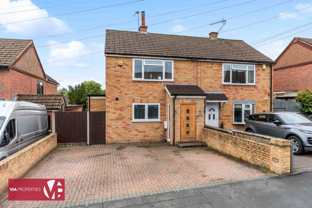 Property photo 1 of 26 36 Palmers Grove Nazeing Waltham Abbey En9 2Qf Via Properties Es