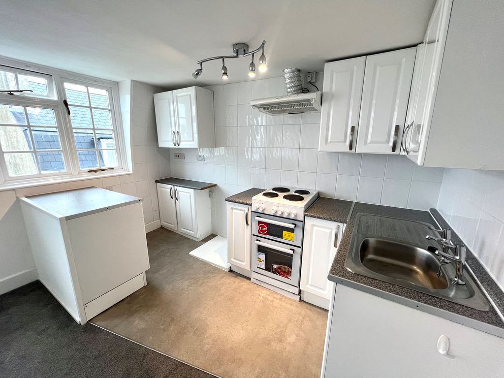 Property photo 2 of 7 Kitchen