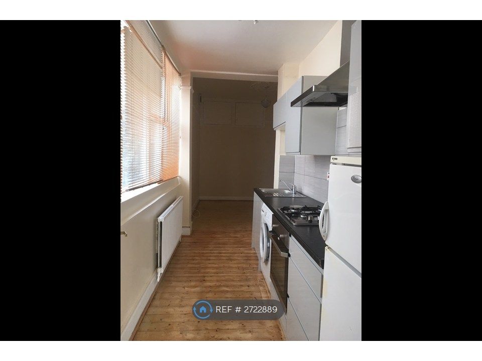 Property photo 3 of 6 Kitchen