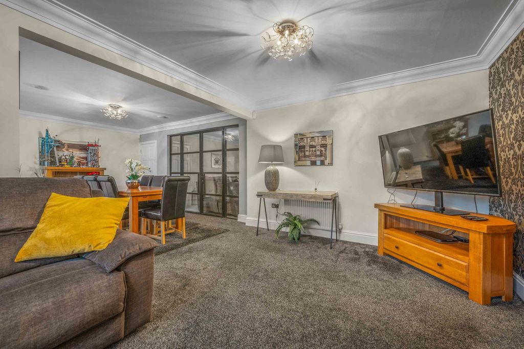 Property photo 3 of 26