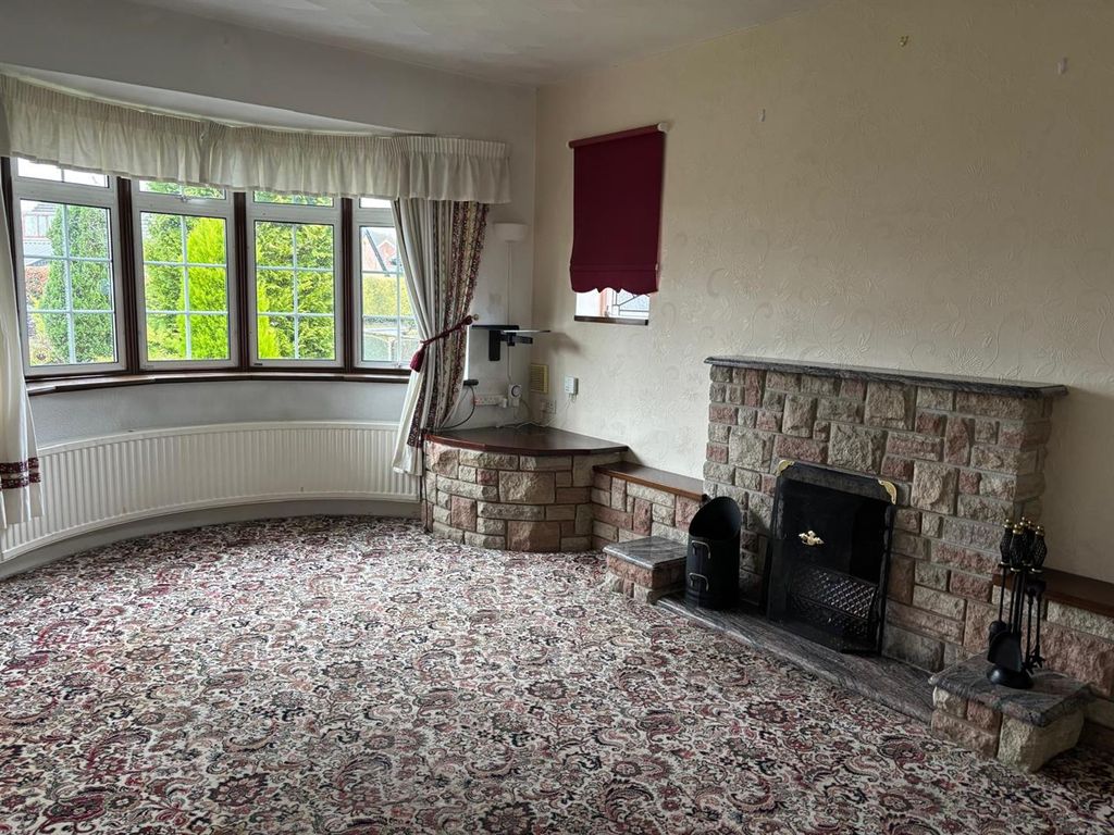 Property photo 3 of 15 Lounge