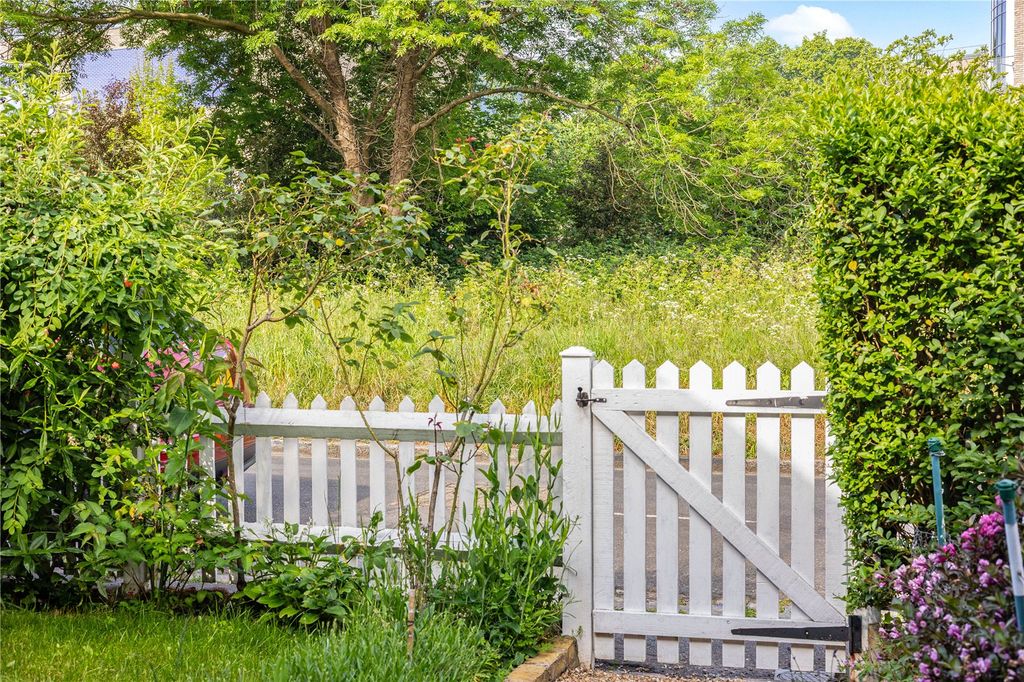 Property photo 2 of 15 Entrance Gate