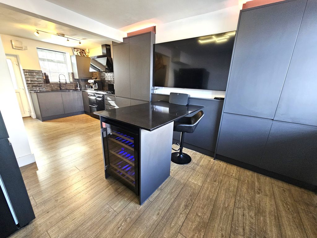 Property photo 2 of 17 Kitchen Diner