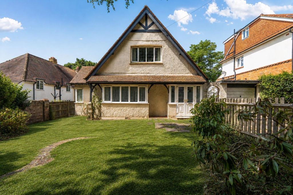 Property photo 1 of 24 For Sale By Aspire Residential | Salvington Hill
