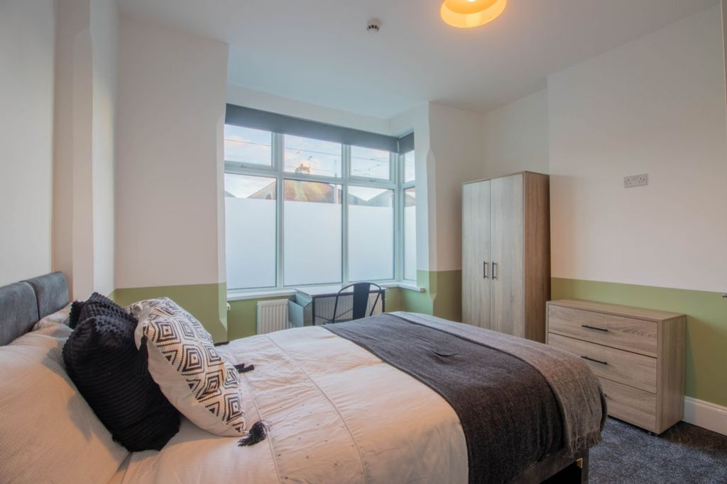 Property photo 3 of 8 Bedroom 1