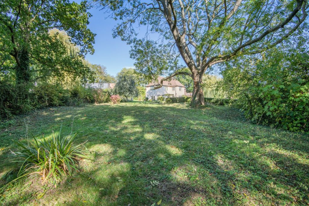 Property photo 2 of 17 Garden