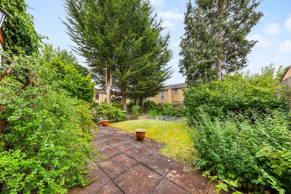 Property photo 2 of 20