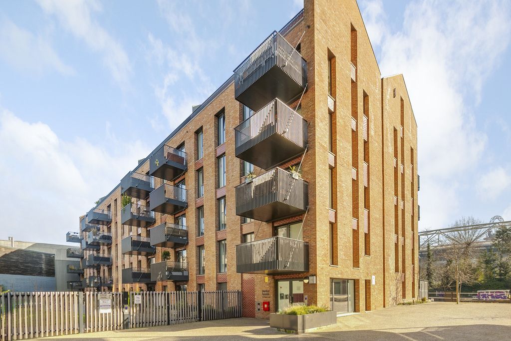 Property photo 2 of 20