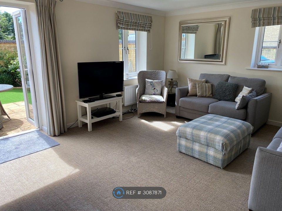 Property photo 3 of 14 Lounge