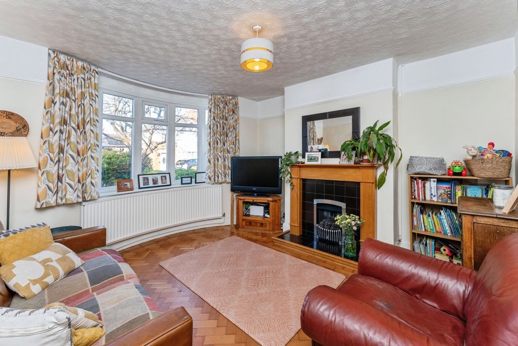 Property photo 2 of 20 Lounge