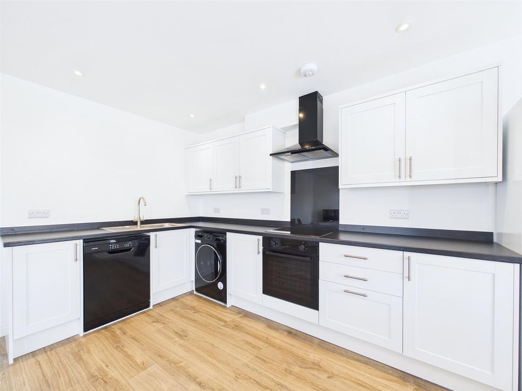 Property photo 3 of 14 Cam02170G0-Pr0505-Still037.Jpg