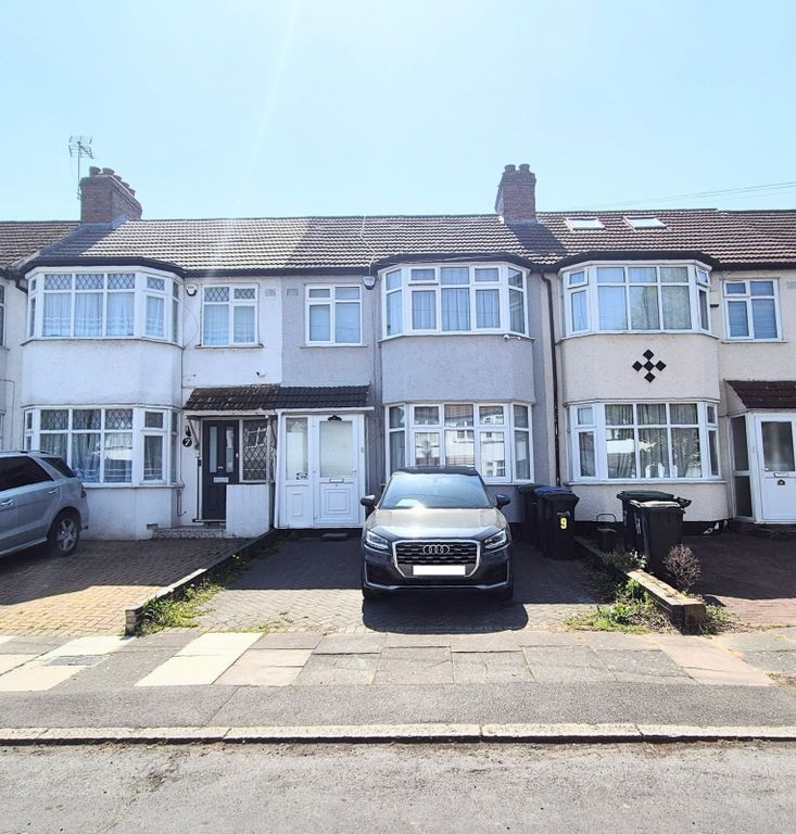 Property photo 1 of 13 A Beautifully Presented Three Bedroom Family Home In Palmers Green N13