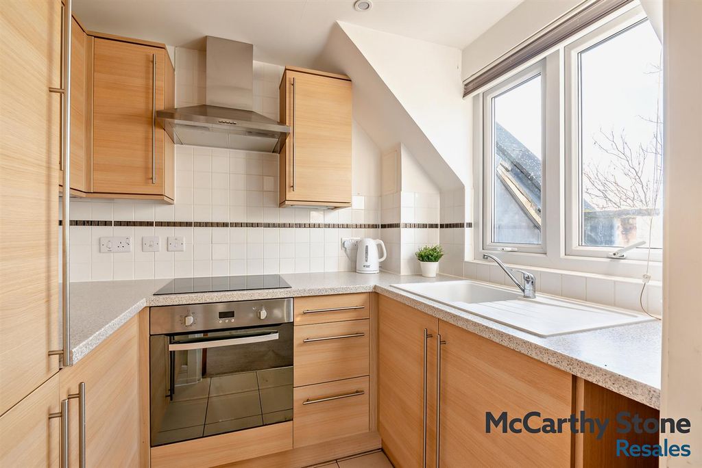 Property photo 2 of 12 8680800-Interior11-800.Jpg